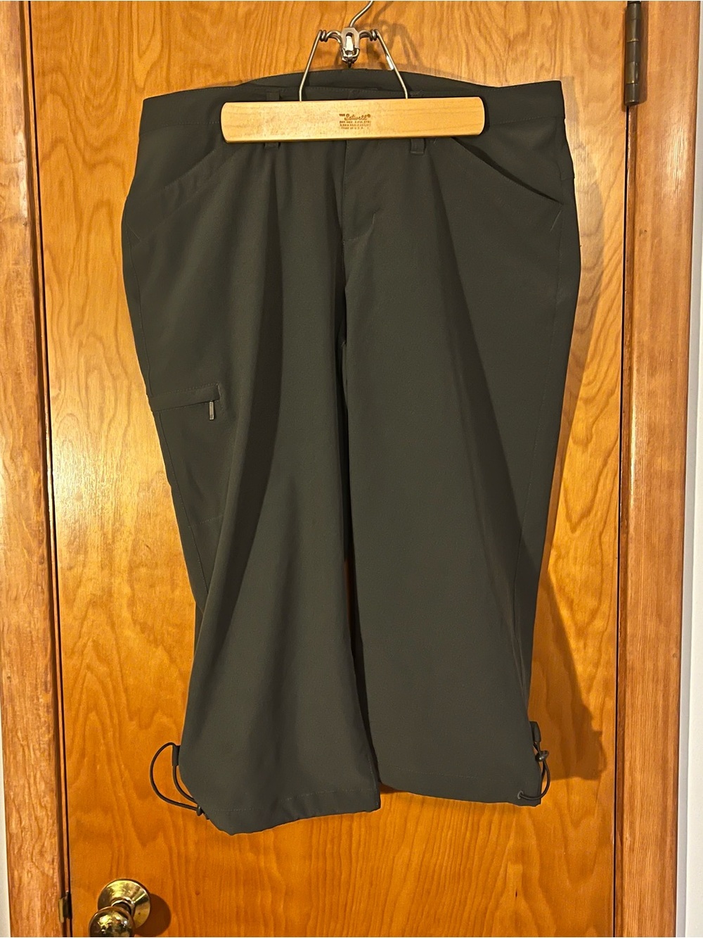 Eddie Bauer Olive Green Cargo  Capri Pant Drawstring Leg Size 10 Nylon